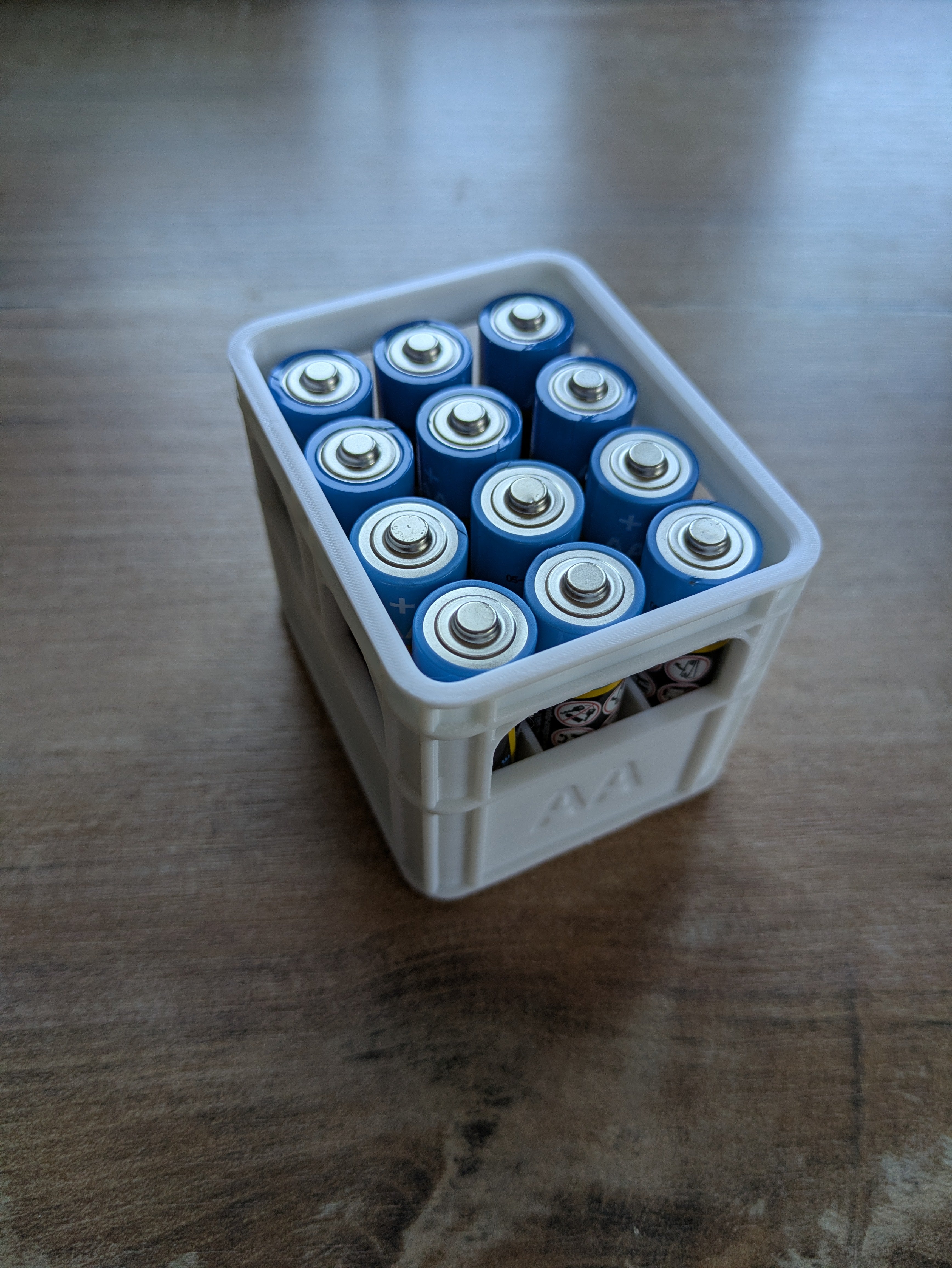 Stapelbare Batterieboxen für AA & AAA